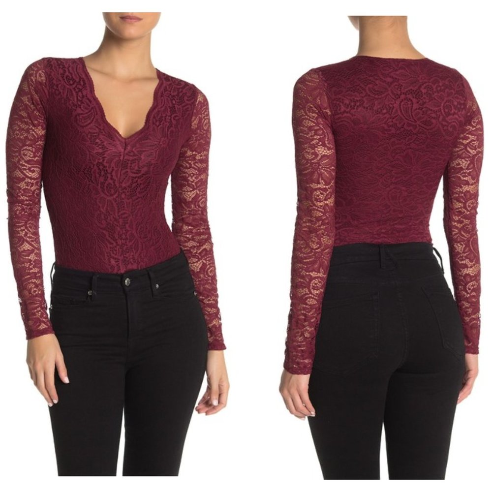Socialite Lace Scallop V Neck Bodysuit NWOT